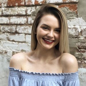 Meet your Posher, Caitlin